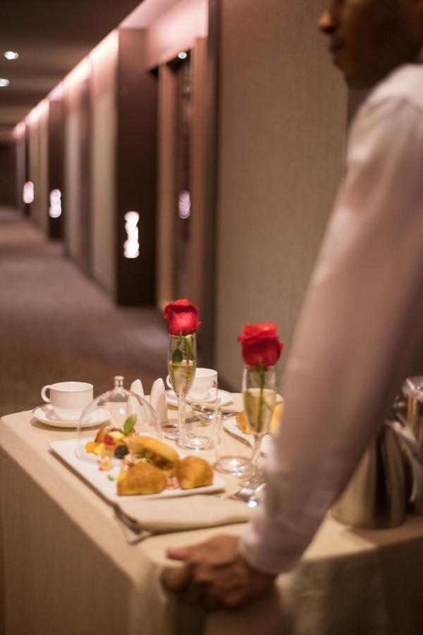 El Embajador, A Royal Hideaway Hotel Santo Domingo Zewnętrze zdjęcie A First Class meal on board a British Airways 747-400