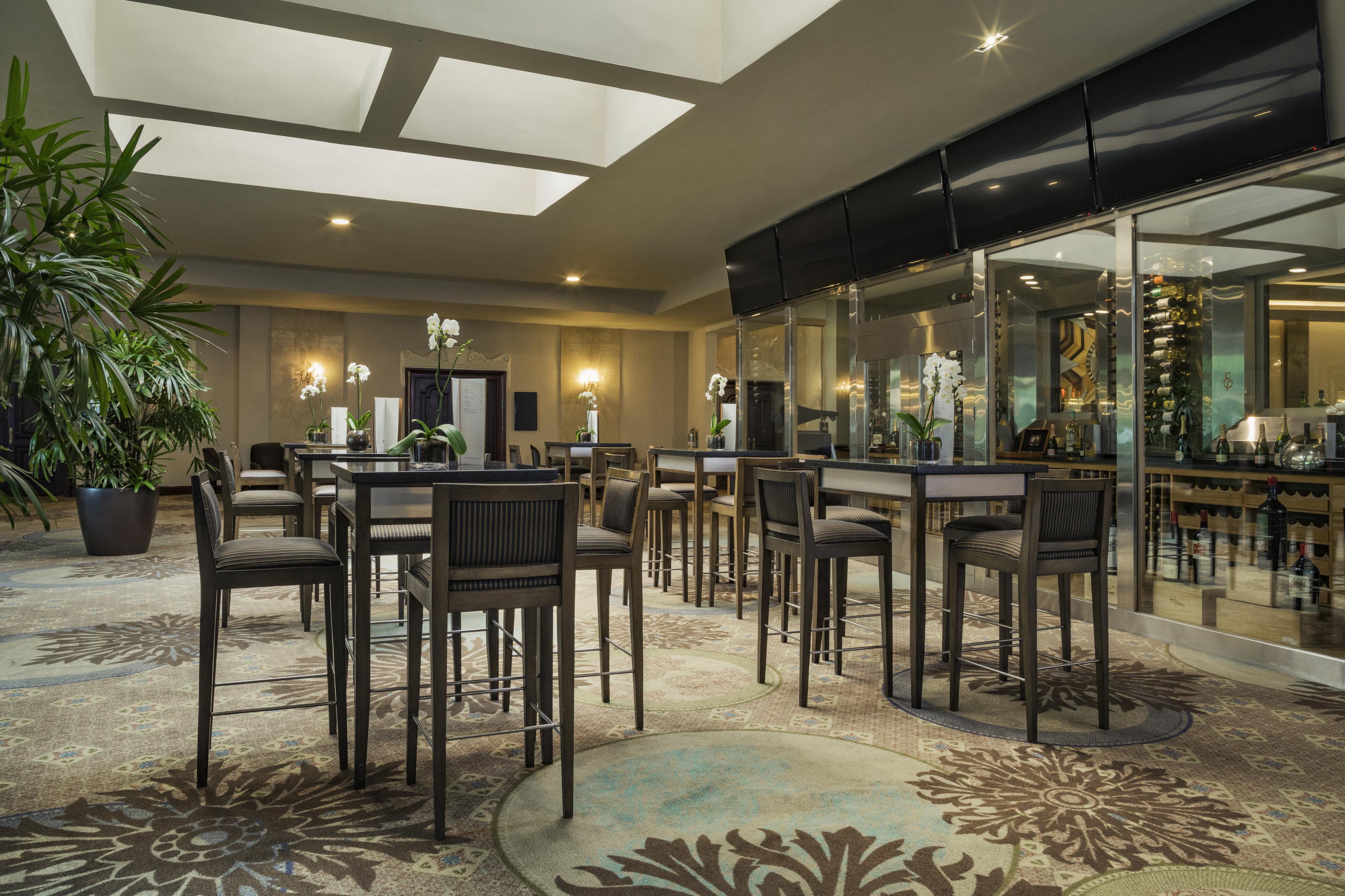 El Embajador, A Royal Hideaway Hotel Santo Domingo Zewnętrze zdjęcie The Club Lounge at the airport