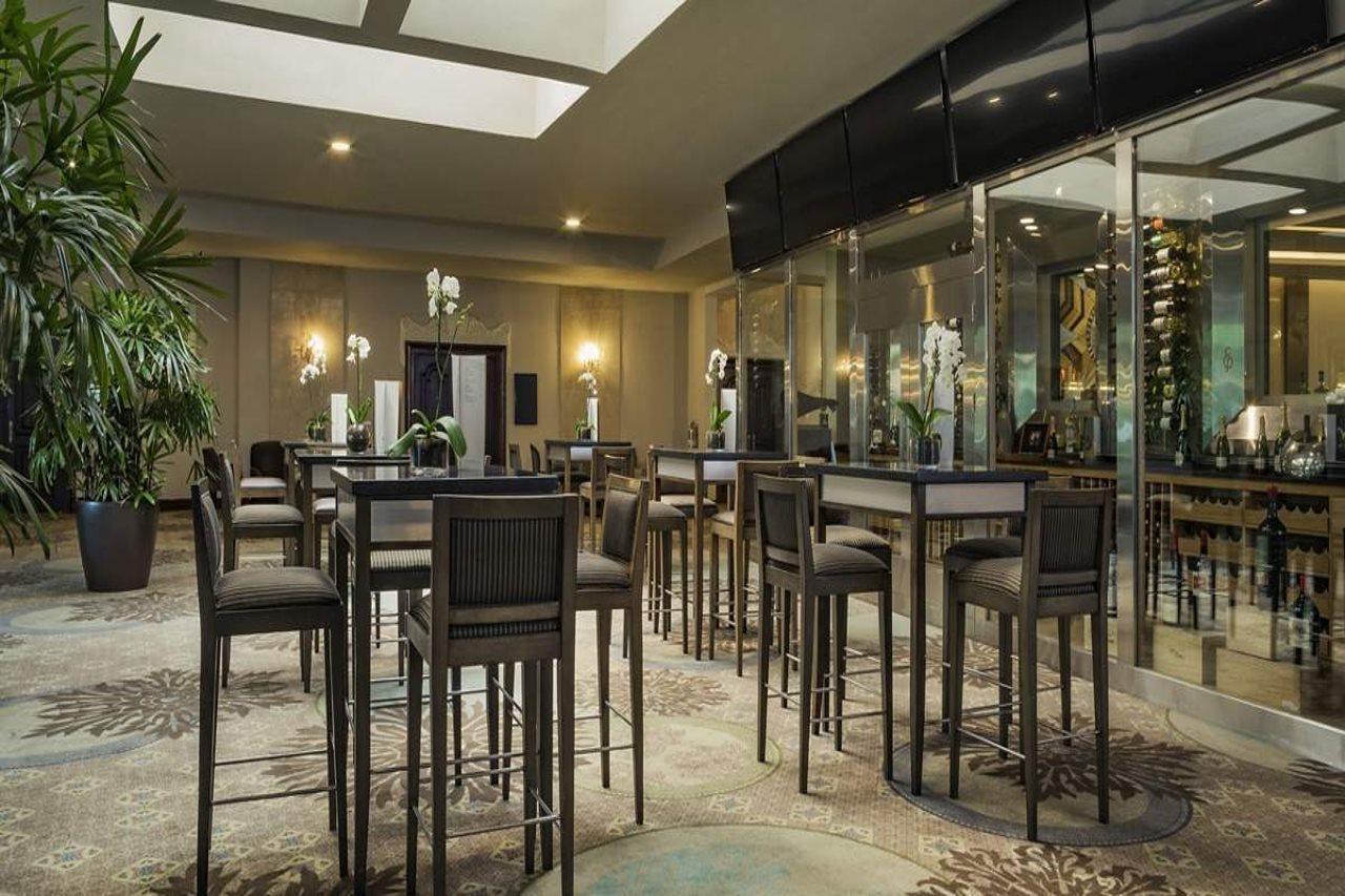 El Embajador, A Royal Hideaway Hotel Santo Domingo Zewnętrze zdjęcie The bar at the hotel