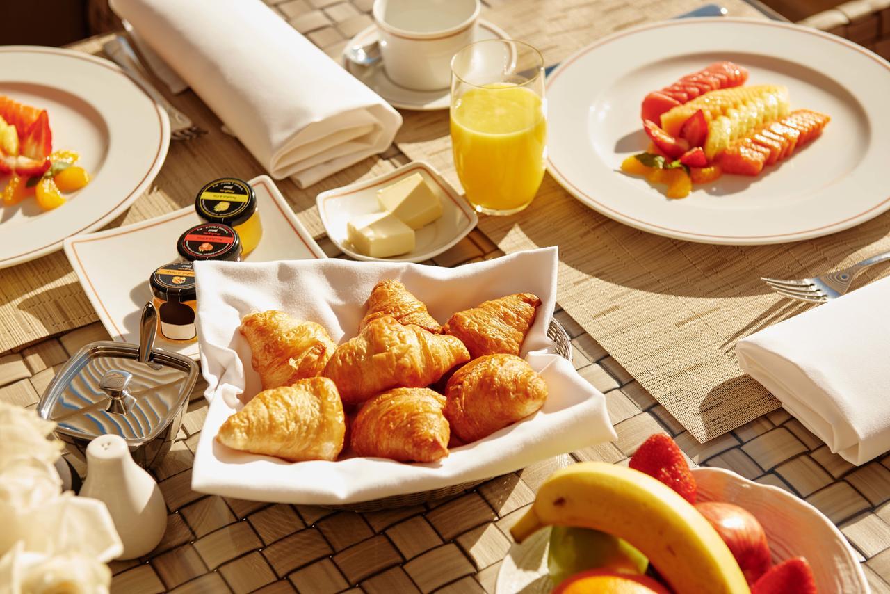 El Embajador, A Royal Hideaway Hotel Santo Domingo Zewnętrze zdjęcie A breakfast table